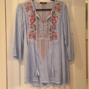 Embroidered 3/4 sleeve tunic